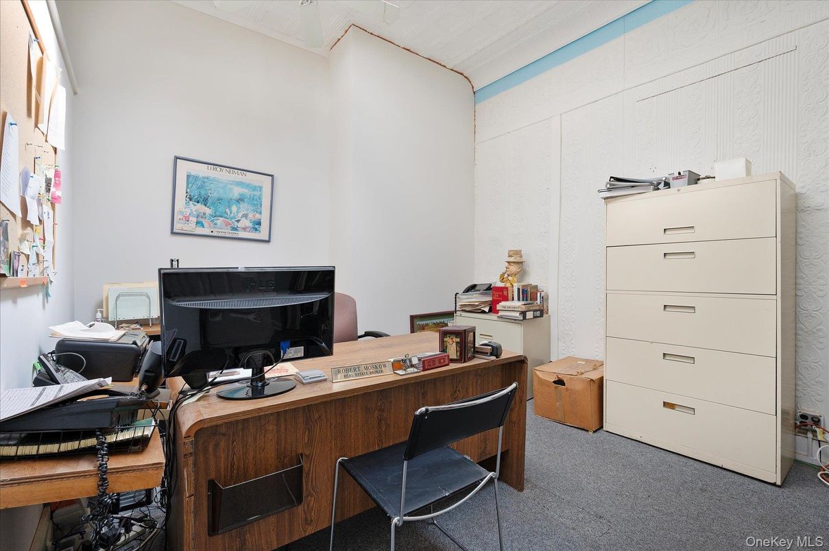 Home Office, Interior