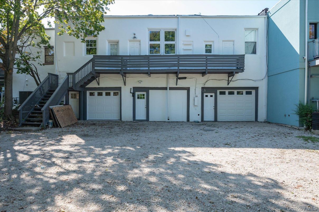 Attached, Exterior, Facade, Modern