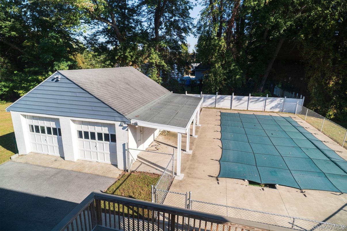 Detached Garage, Exterior