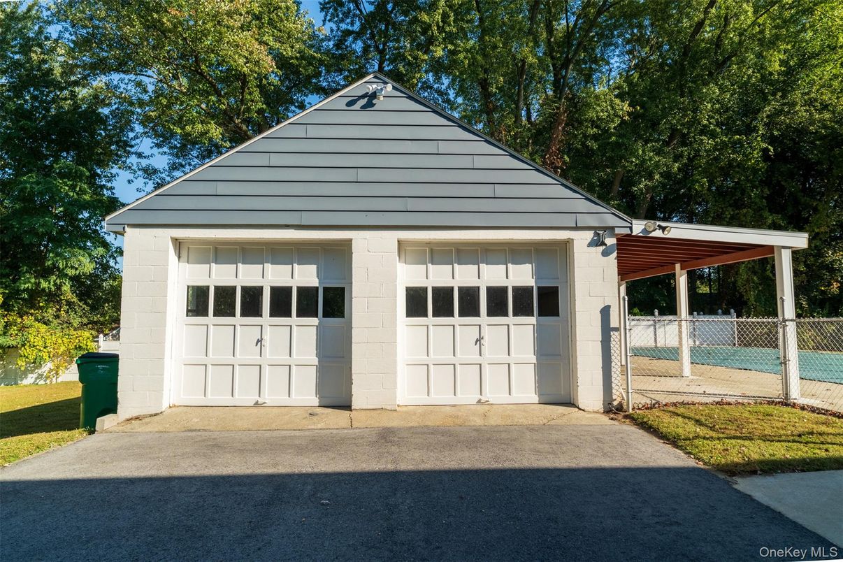 Detached Garage, Exterior