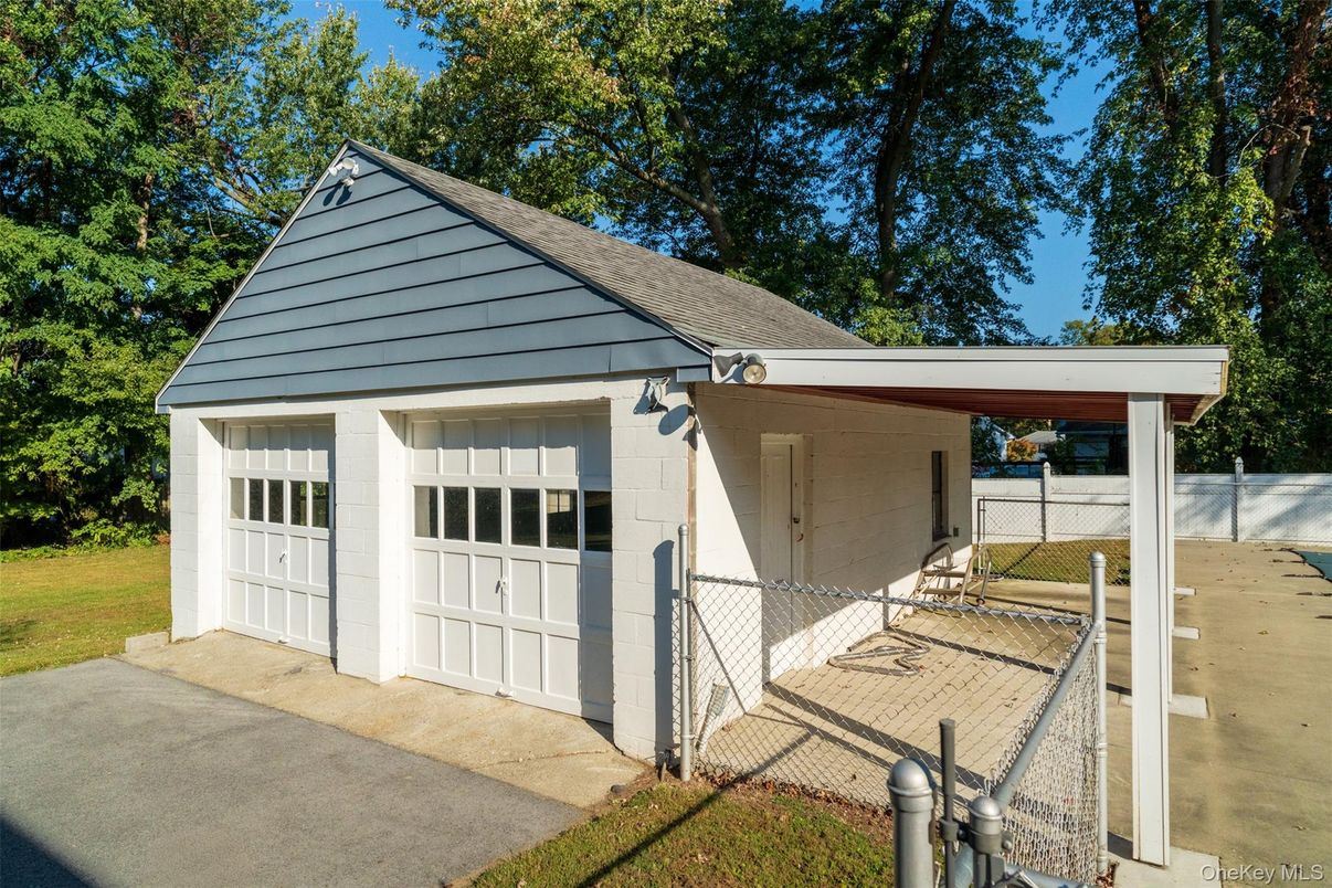 Detached Garage, Exterior