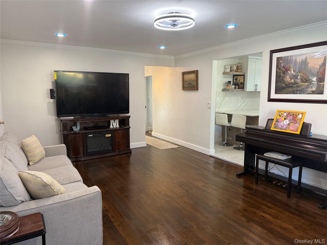 Interior, Living room, Piano, Recessed Lighting, Wood Texture Flooring