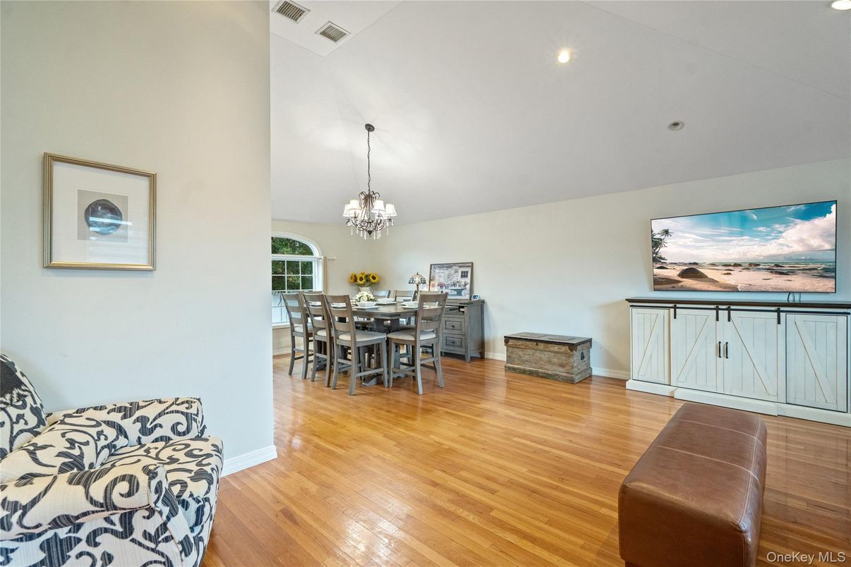 Chandelier, Dining room, Interior, Recessed Lighting, Wood Texture Flooring