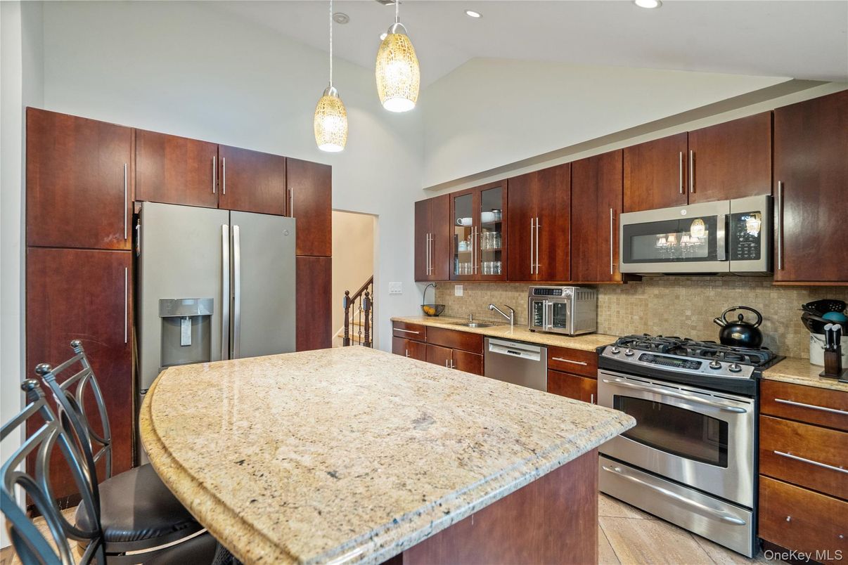 Interior, Kitchen, Pendant Lights, Recessed Lighting, Stainless Steel Appliances