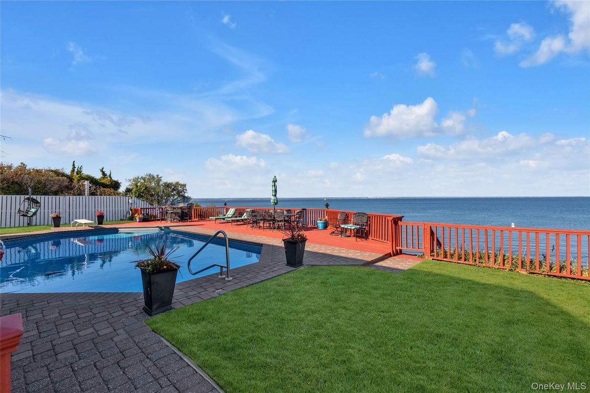 Exterior, Pool, Water
