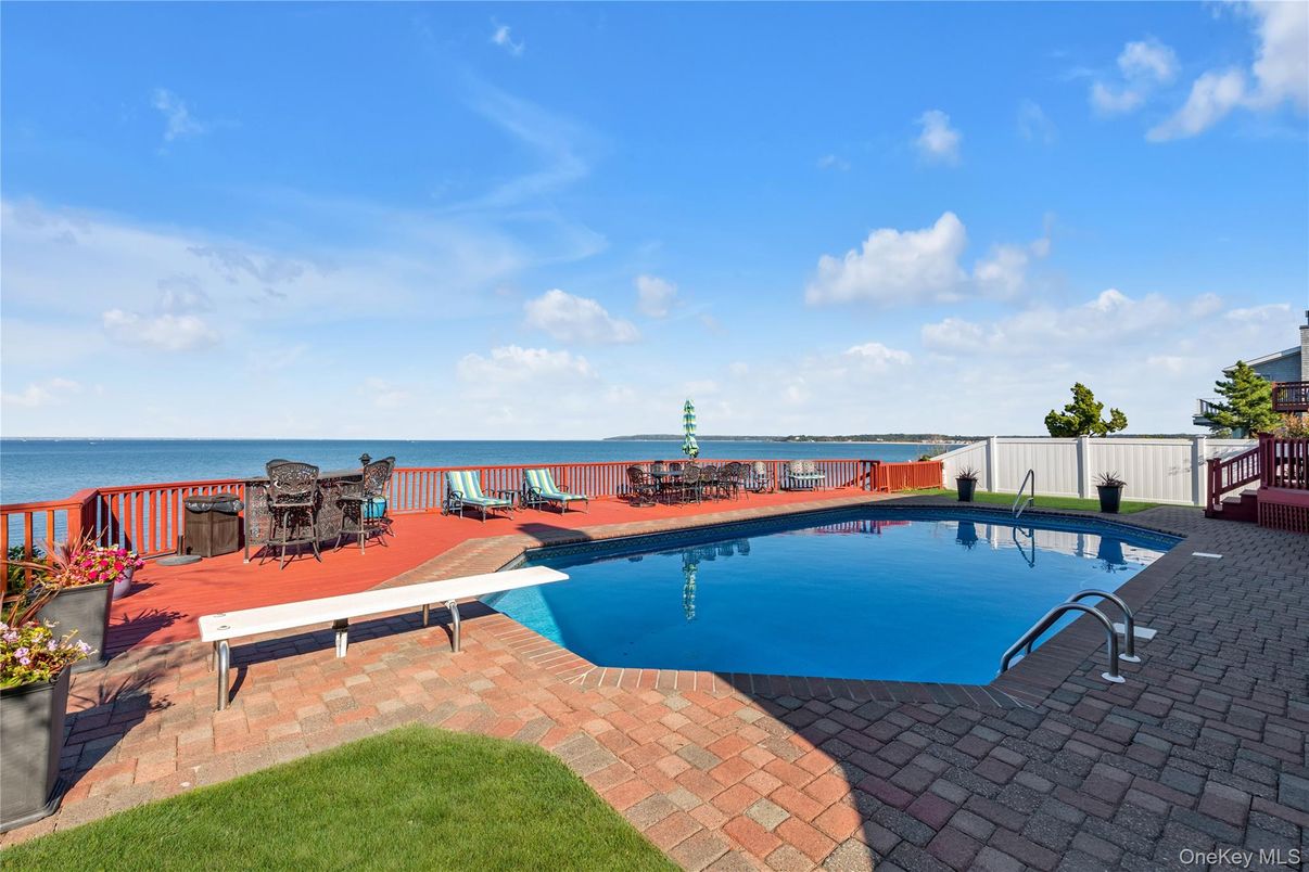 Exterior, Pool, Water