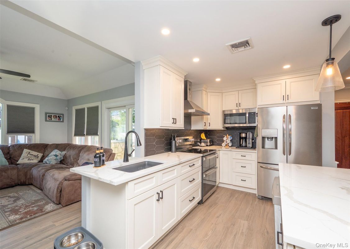 Interior, Kitchen, Living room, Pendant Lights, Recessed Lighting, Stainless Steel Appliances, Wood Texture Flooring