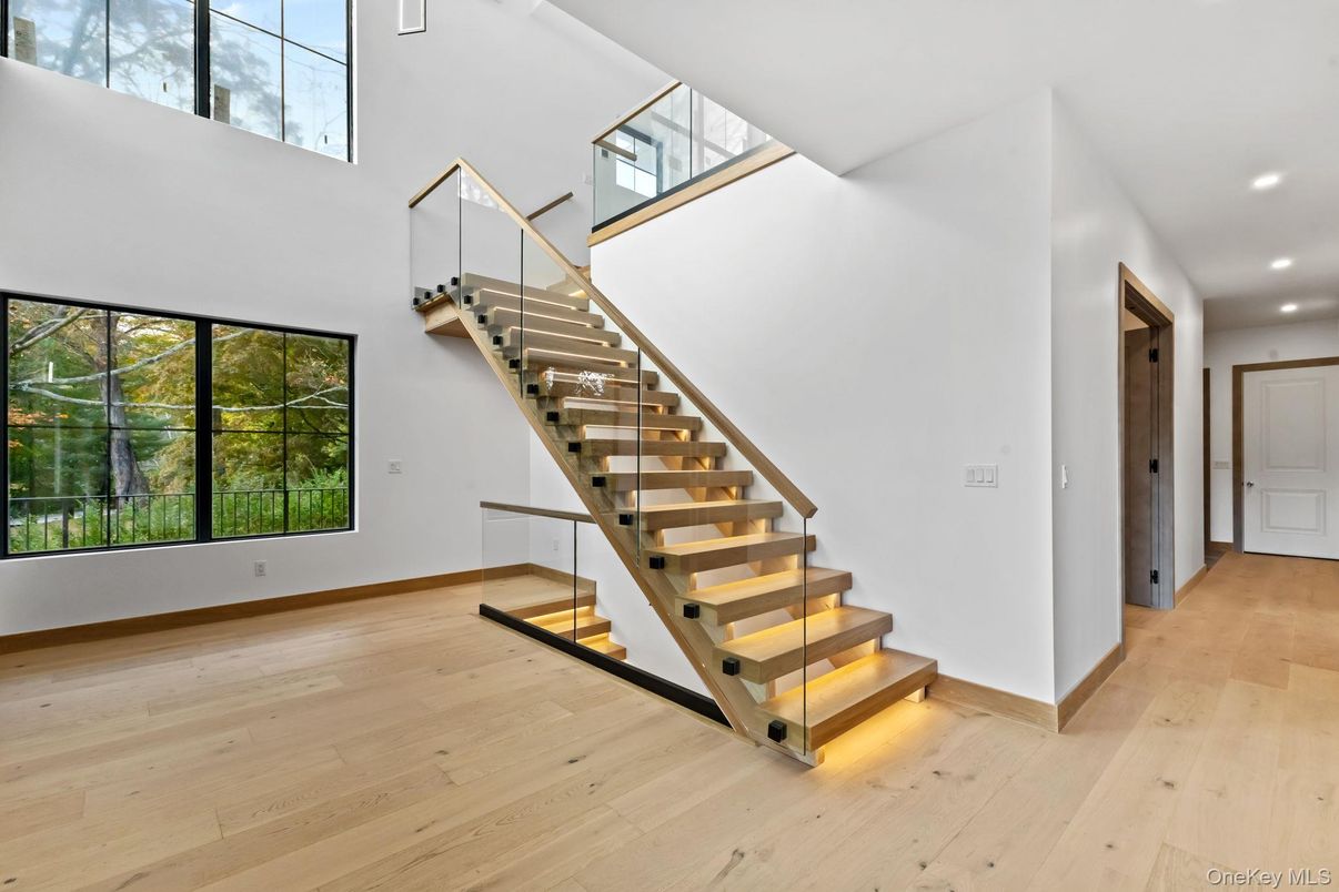 Interior, Recessed Lighting, Wood Texture Flooring