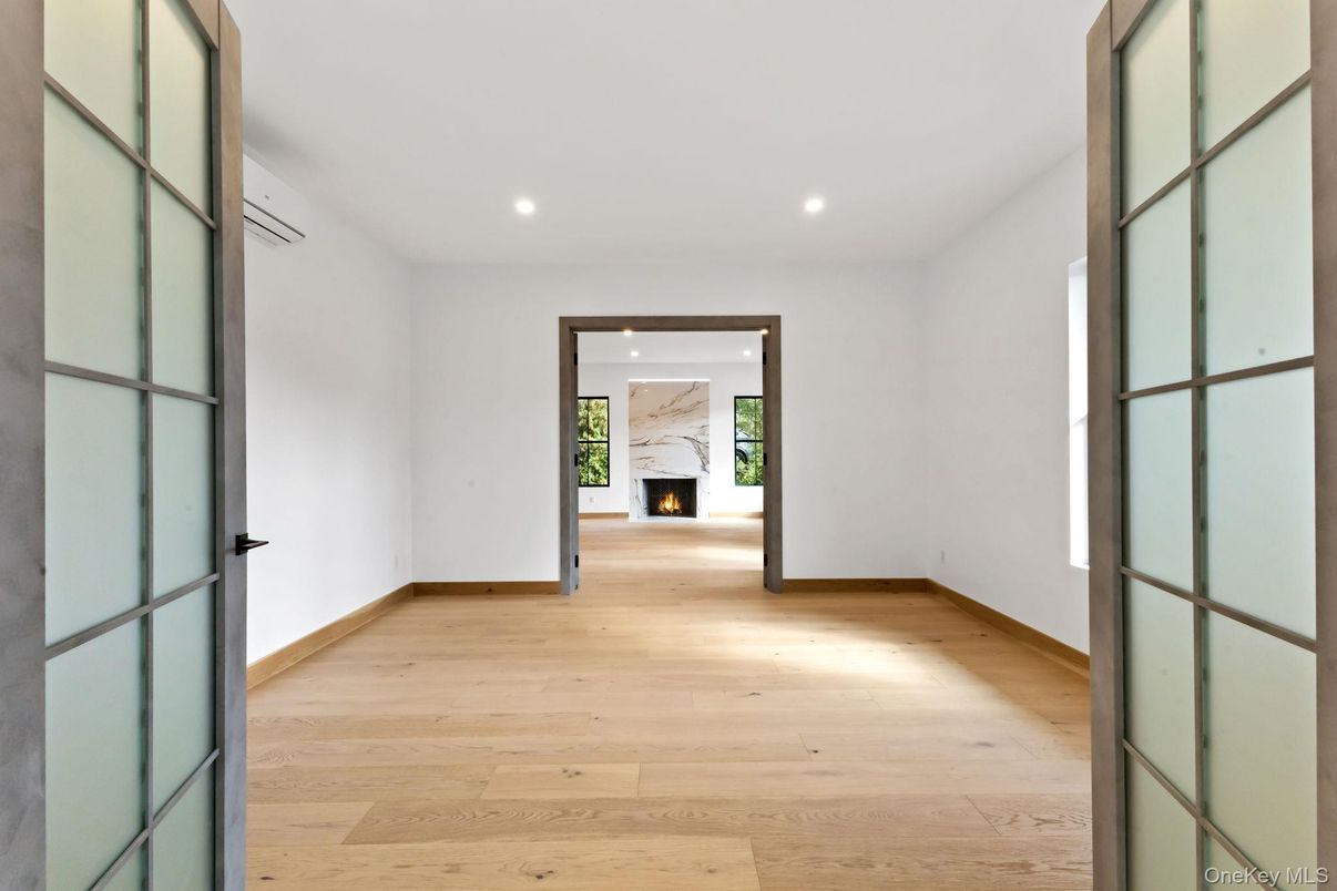 Empty room, Interior, Recessed Lighting, Wood Texture Flooring