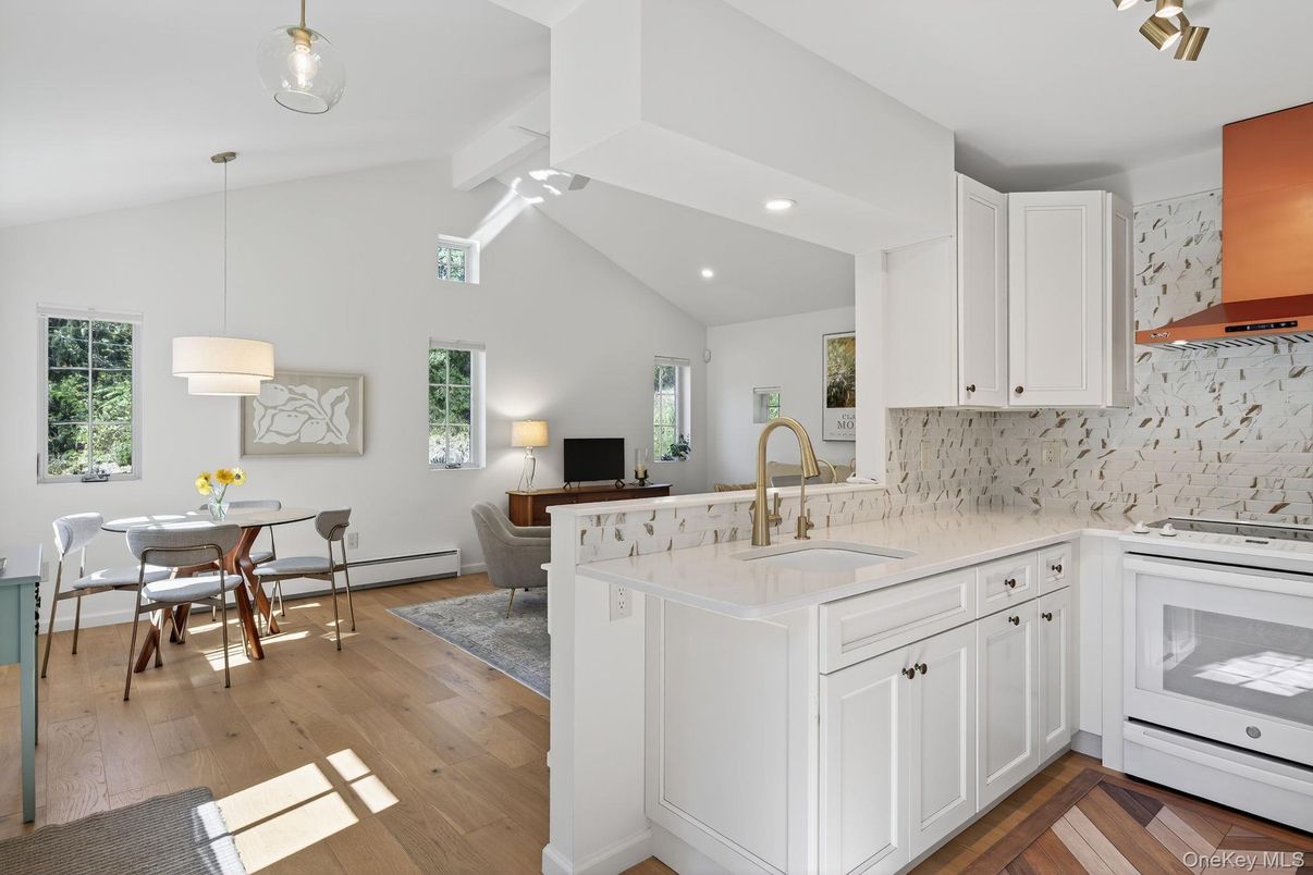 Dining room, Interior, Kitchen, Pendant Lights, Recessed Lighting, Wood Texture Flooring