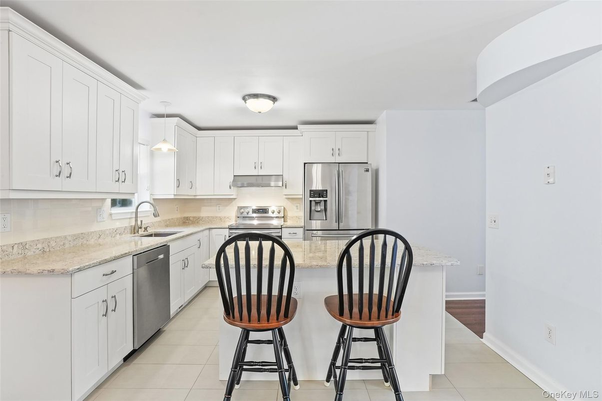 Interior, Kitchen, Pendant Lights, Stainless Steel Appliances
