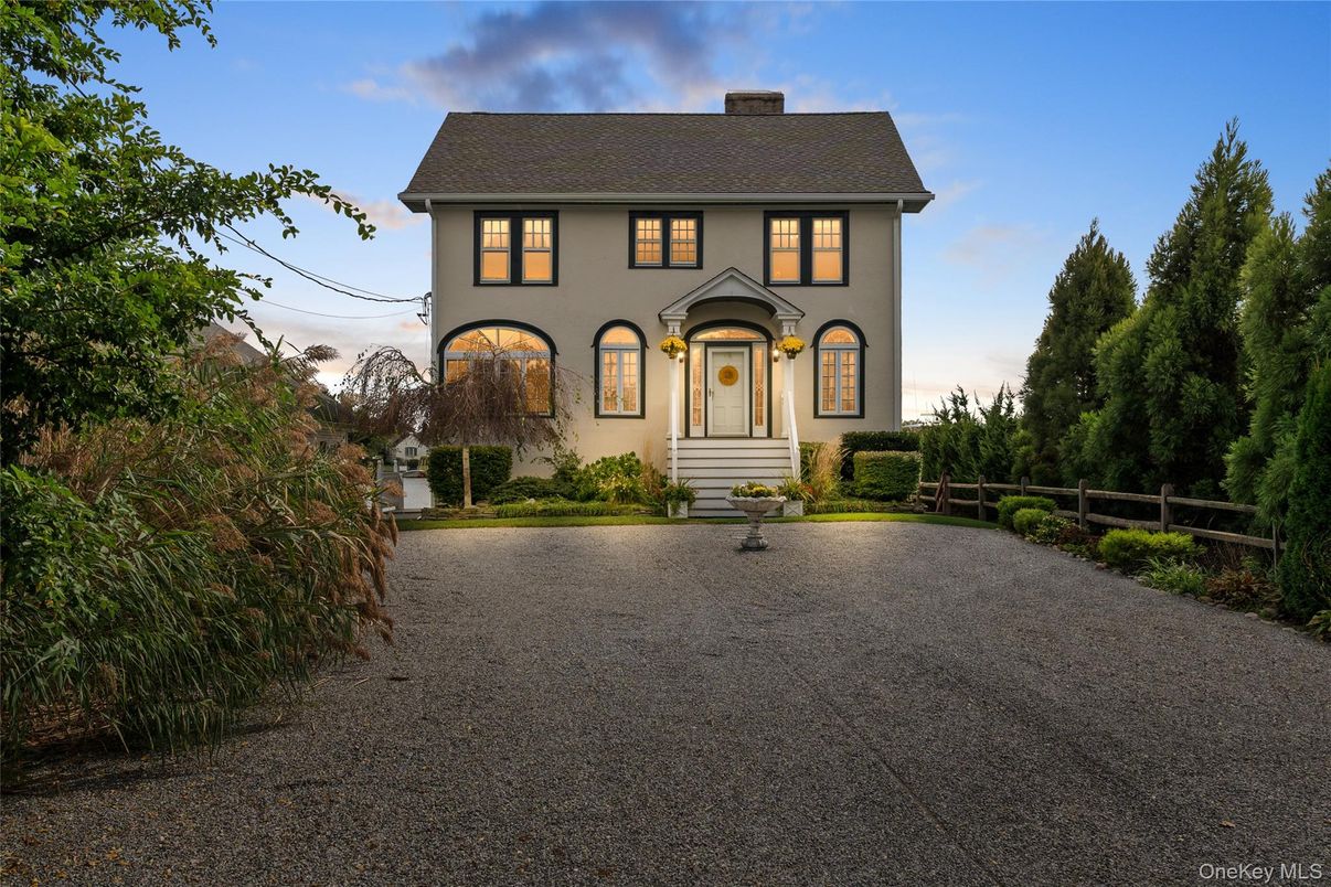 Backyard, Exterior, Facade, French Provincial