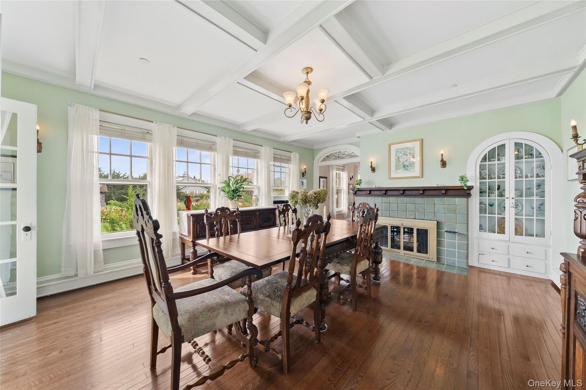Chandelier, Dining room, Fireplace, Interior, Recessed Lighting, Wood Texture Flooring