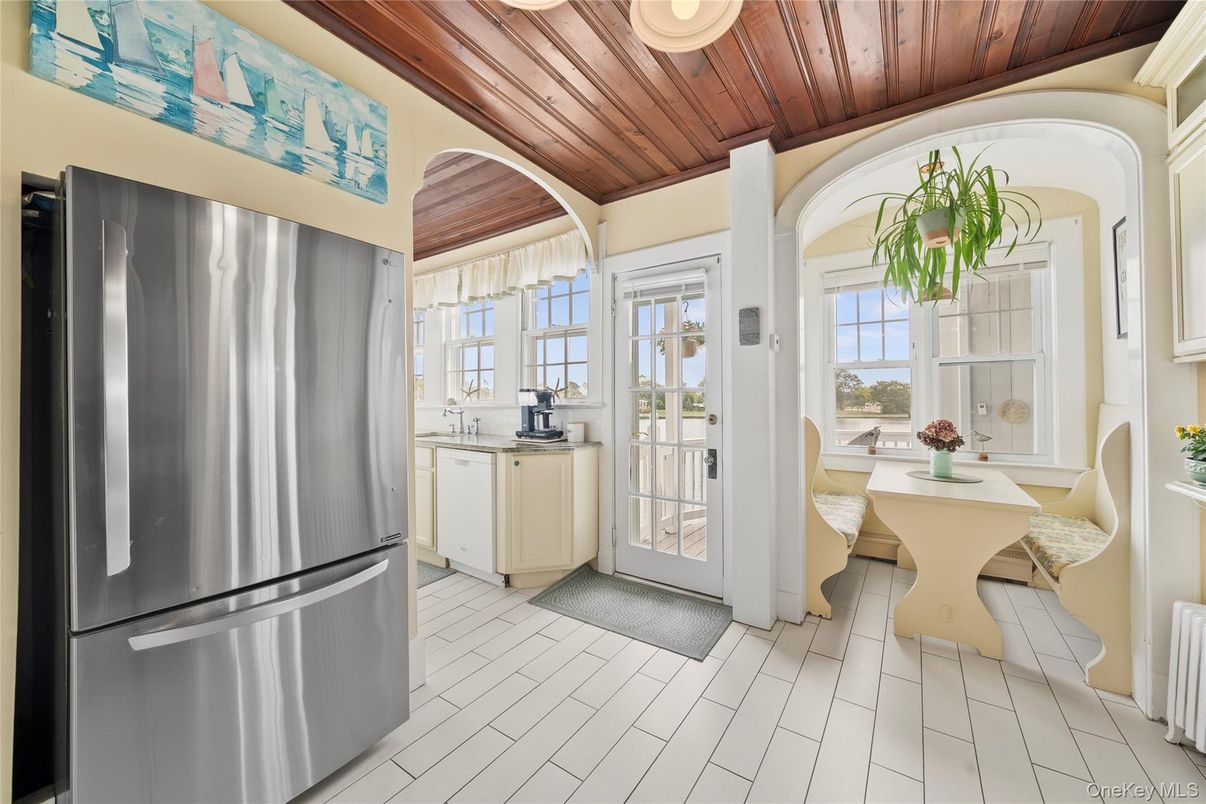 Dining room, Interior, Kitchen, Water, Wooden Ceilings