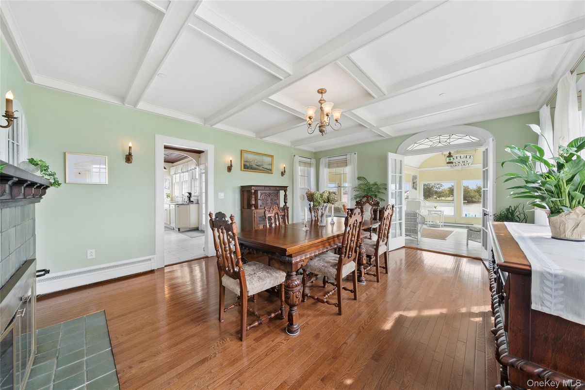 Chandelier, Dining room, Fireplace, Interior, Wood Texture Flooring