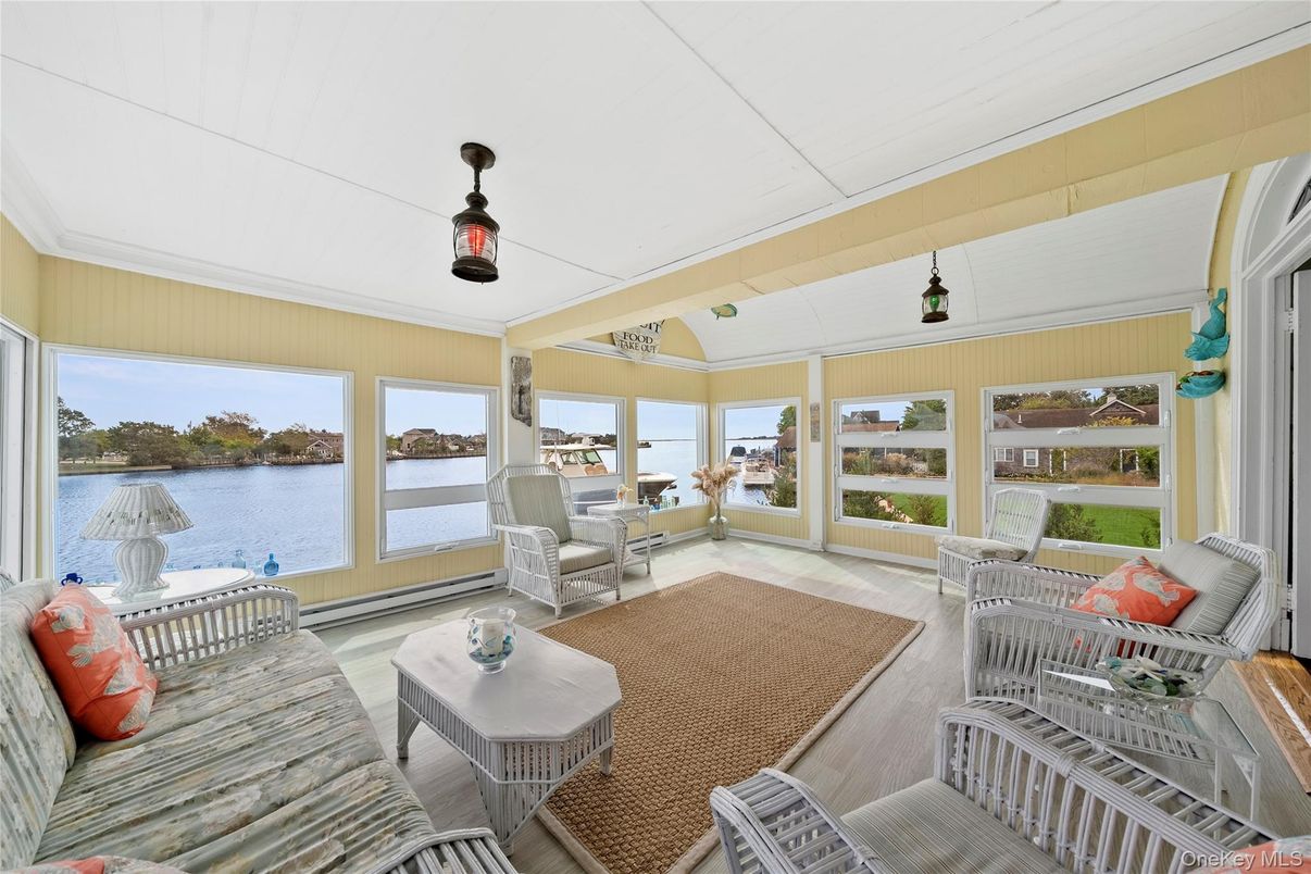 Interior, Living room, Sun Room, Water, Wood Texture Flooring