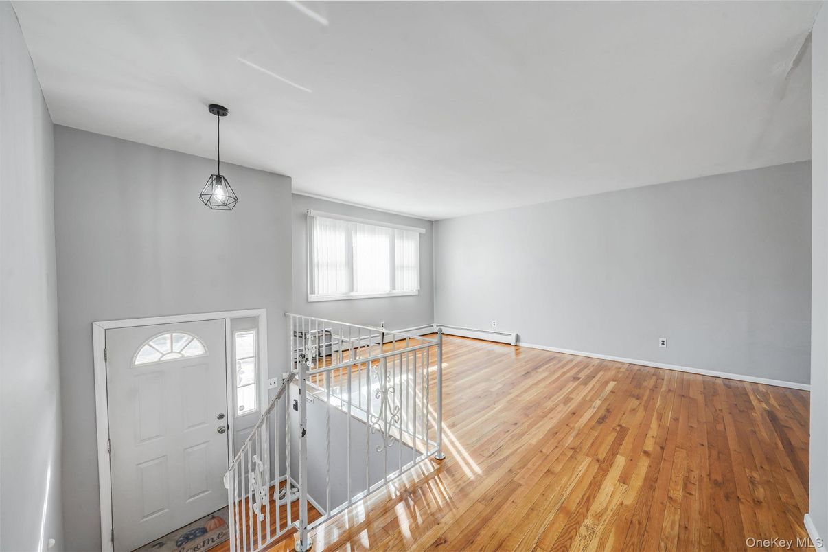 Interior, Pendant Lights, Wood Texture Flooring