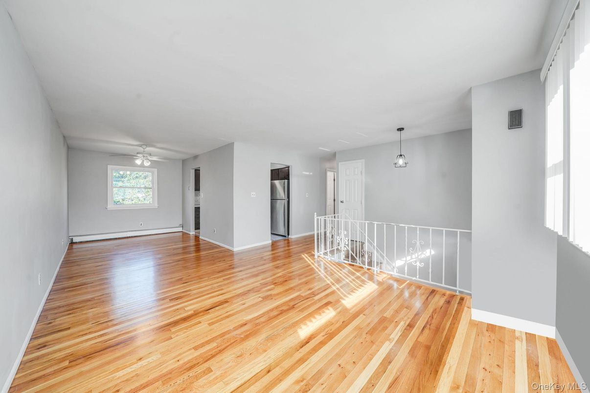 Empty room, Interior, Pendant Lights, Wood Texture Flooring