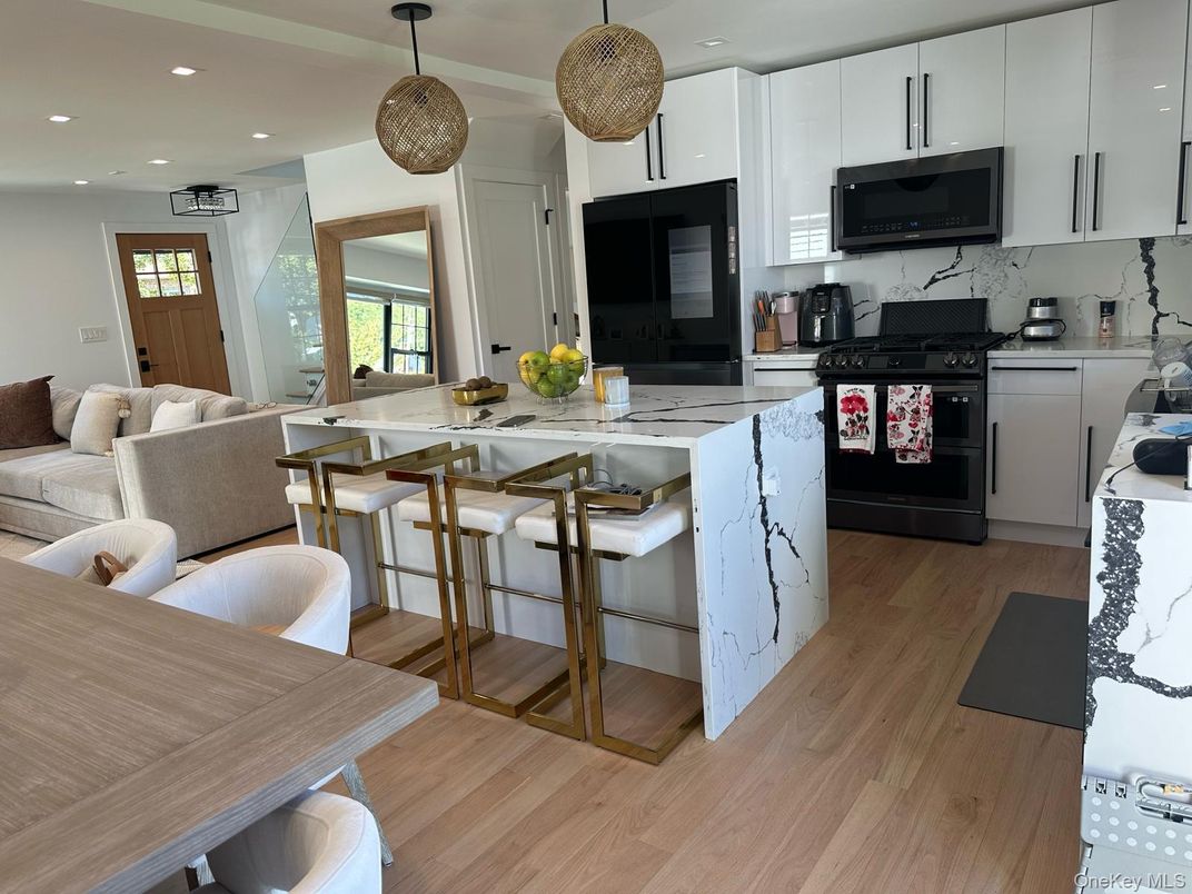 Dining room, Interior, Kitchen, Living room, Pendant Lights, Recessed Lighting, Stainless Steel Appliances, Wood Texture Flooring