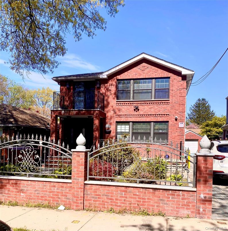Exterior, Facade, Brick Facade, Log Home