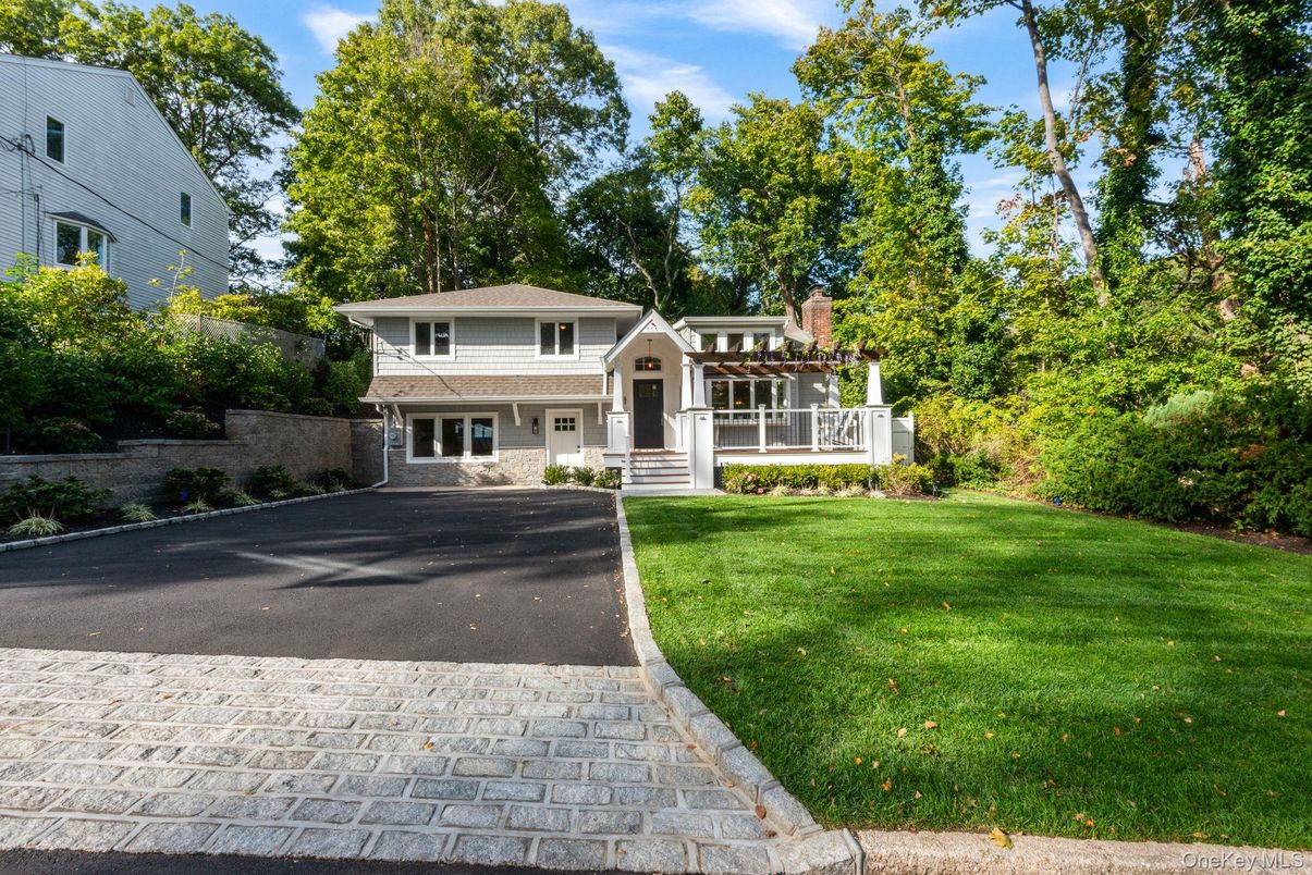 Backyard, Exterior, Facade, Split Level