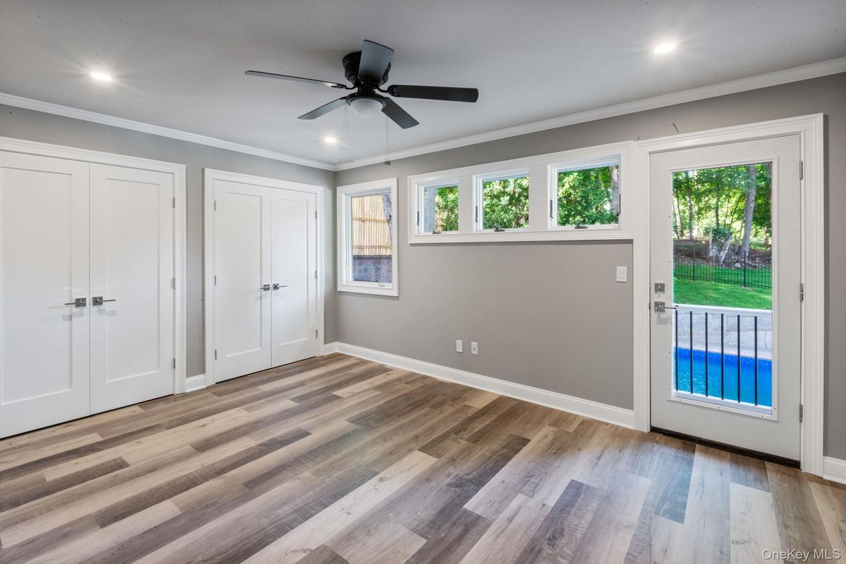 Empty room, Interior, Recessed Lighting, Wood Texture Flooring