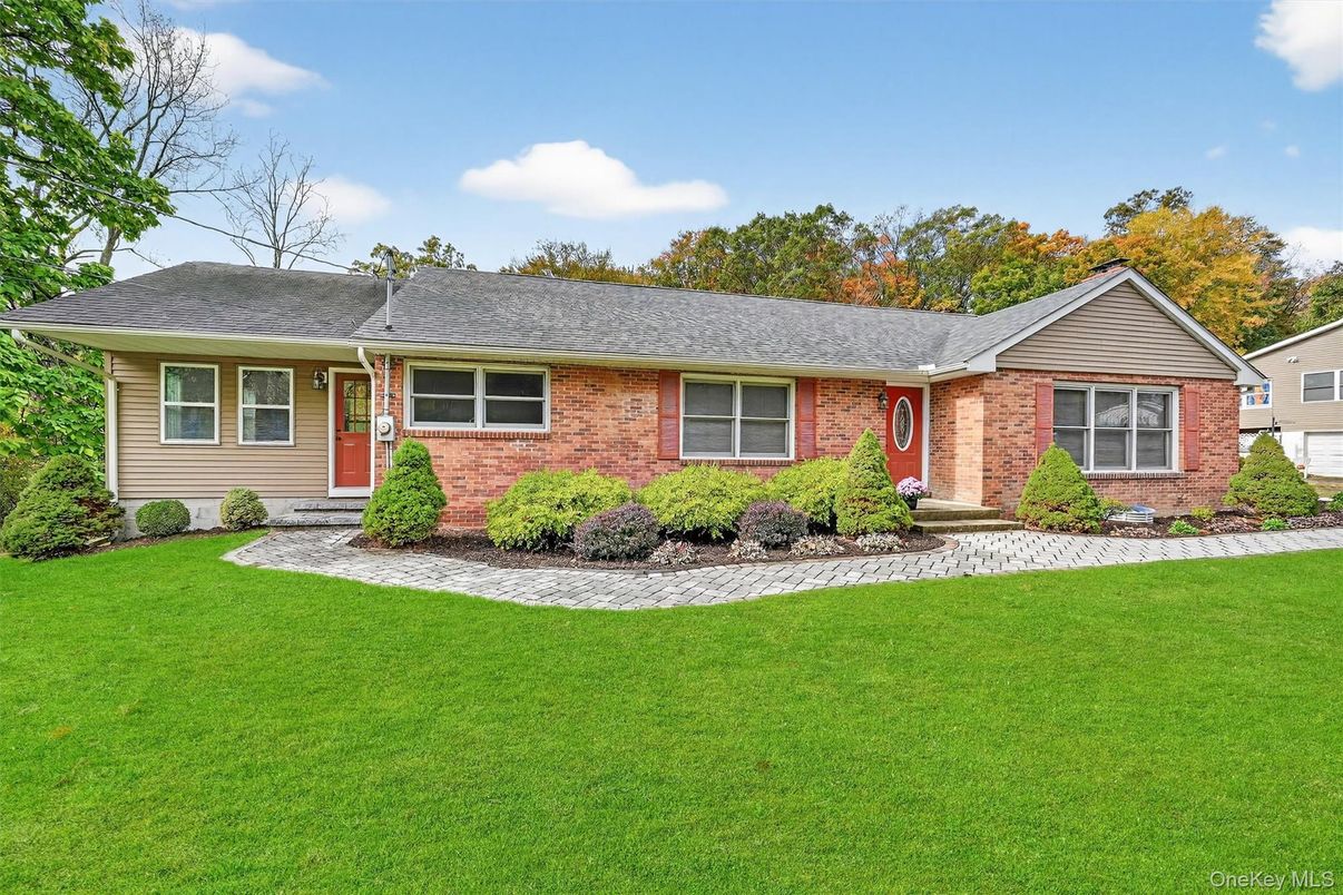 Exterior, Facade, Brick Facade, Ranch