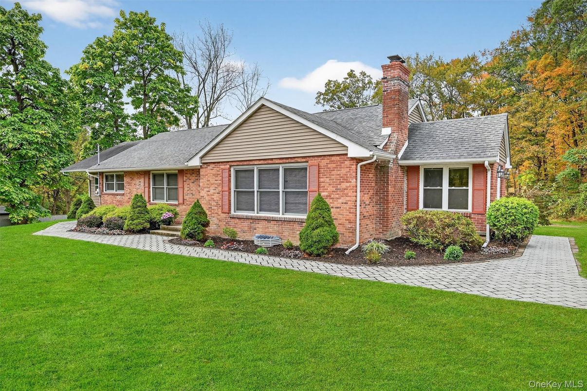 Backyard, Exterior, Facade, Brick Facade, Ranch