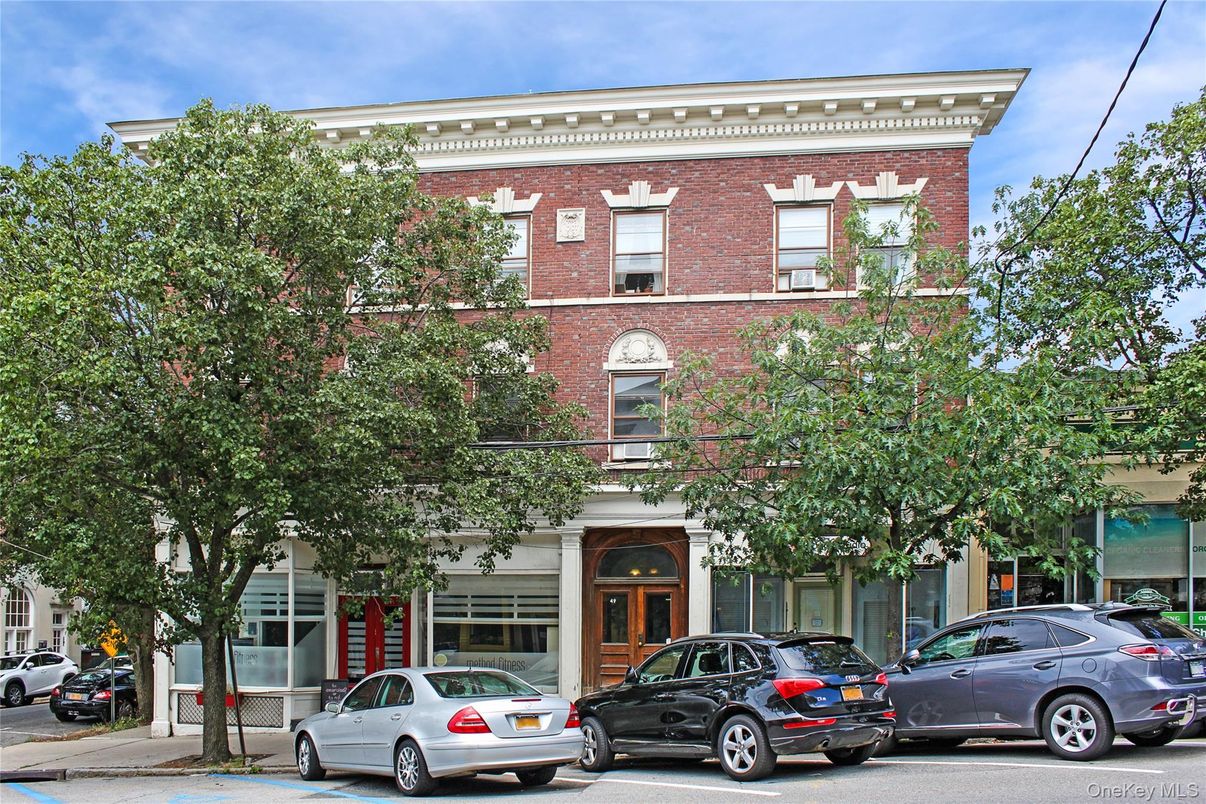 Exterior, Facade, Brick Facade, Rowhouse