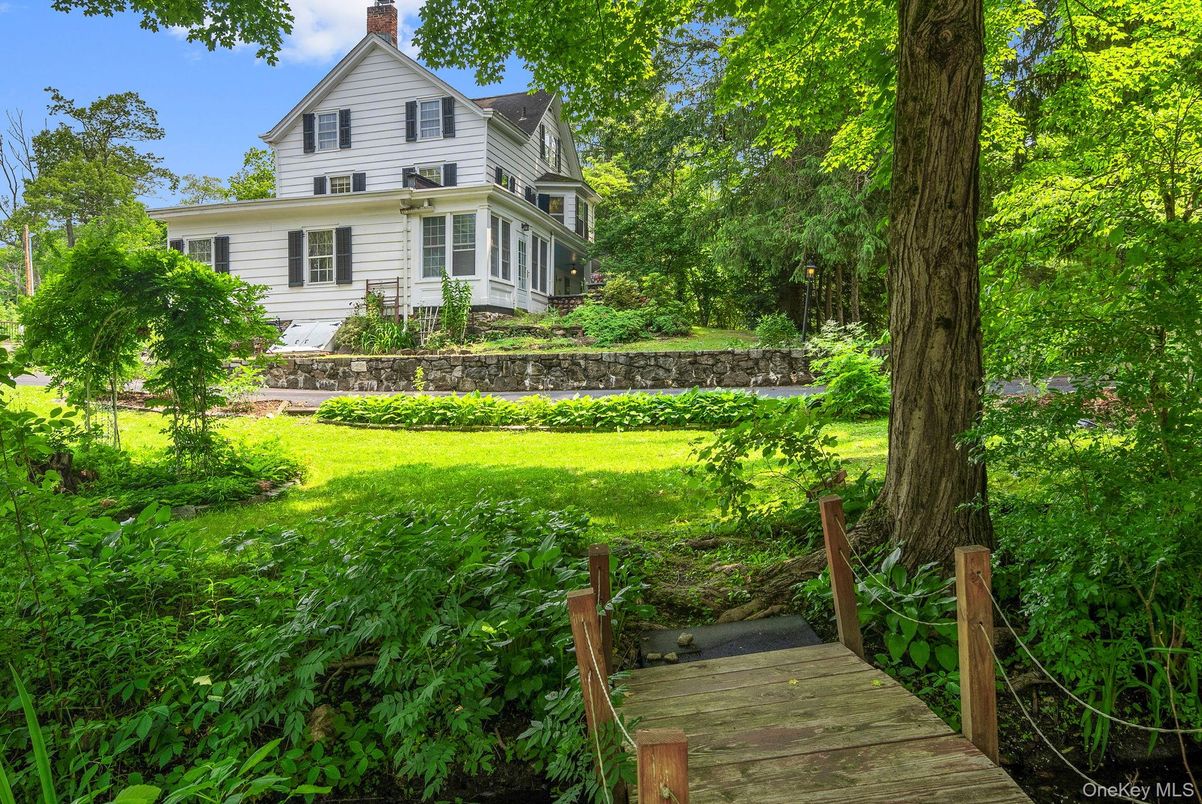 Backyard, Exterior, Facade, Queen Anne Victorian