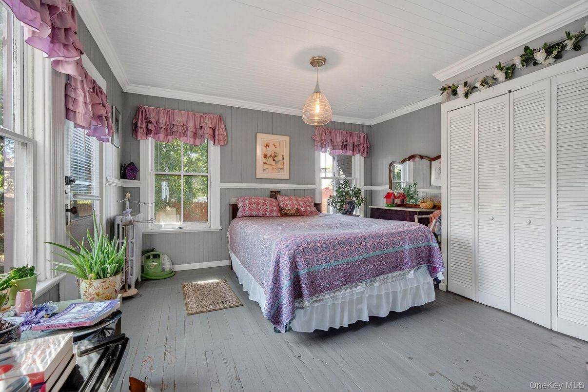 Bedroom, Interior, Pendant Lights, Wood Texture Flooring