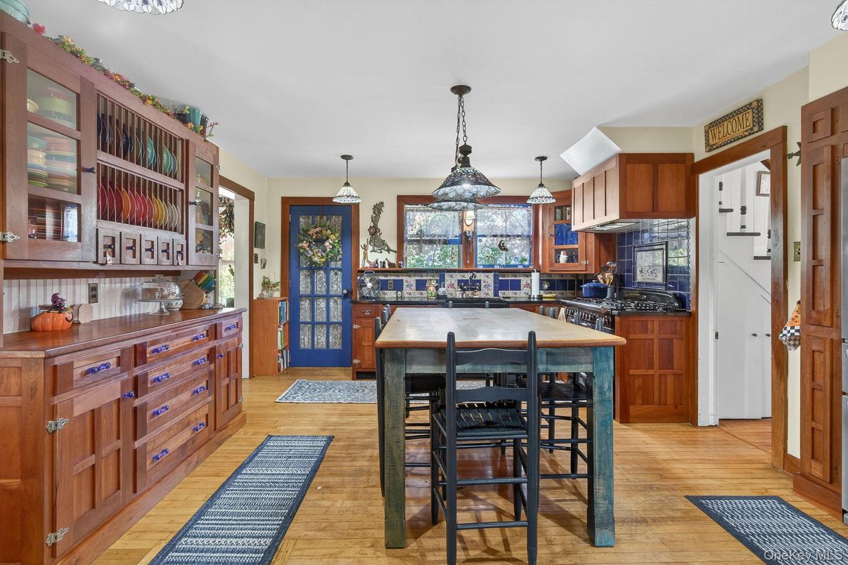 Interior, Kitchen, Pendant Lights, Wood Texture Flooring
