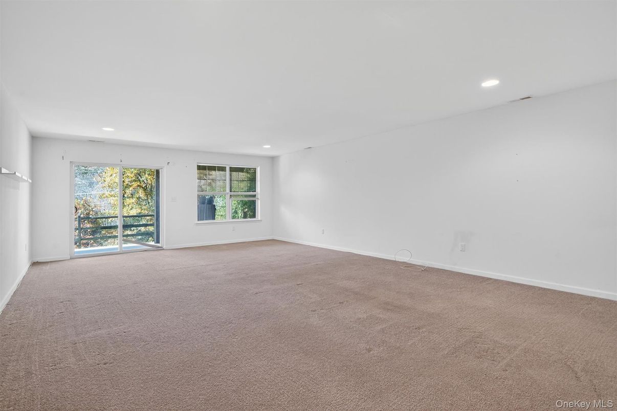 Empty room, Interior, Recessed Lighting