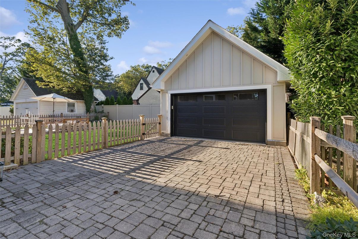 Detached Garage, Exterior