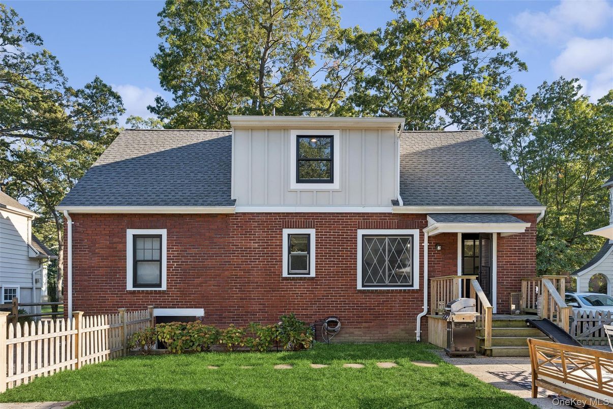 Exterior, Facade, Brick Facade, Cape Cod