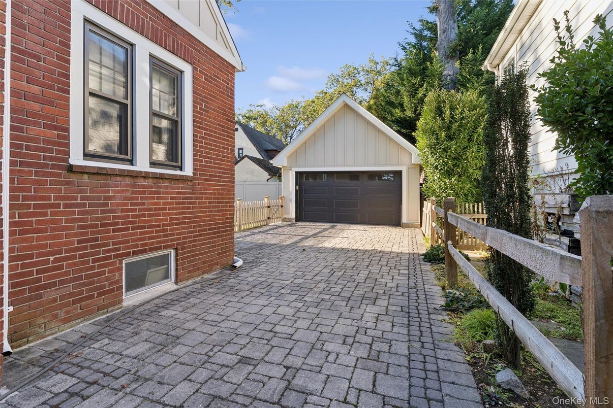 Detached Garage, Exterior