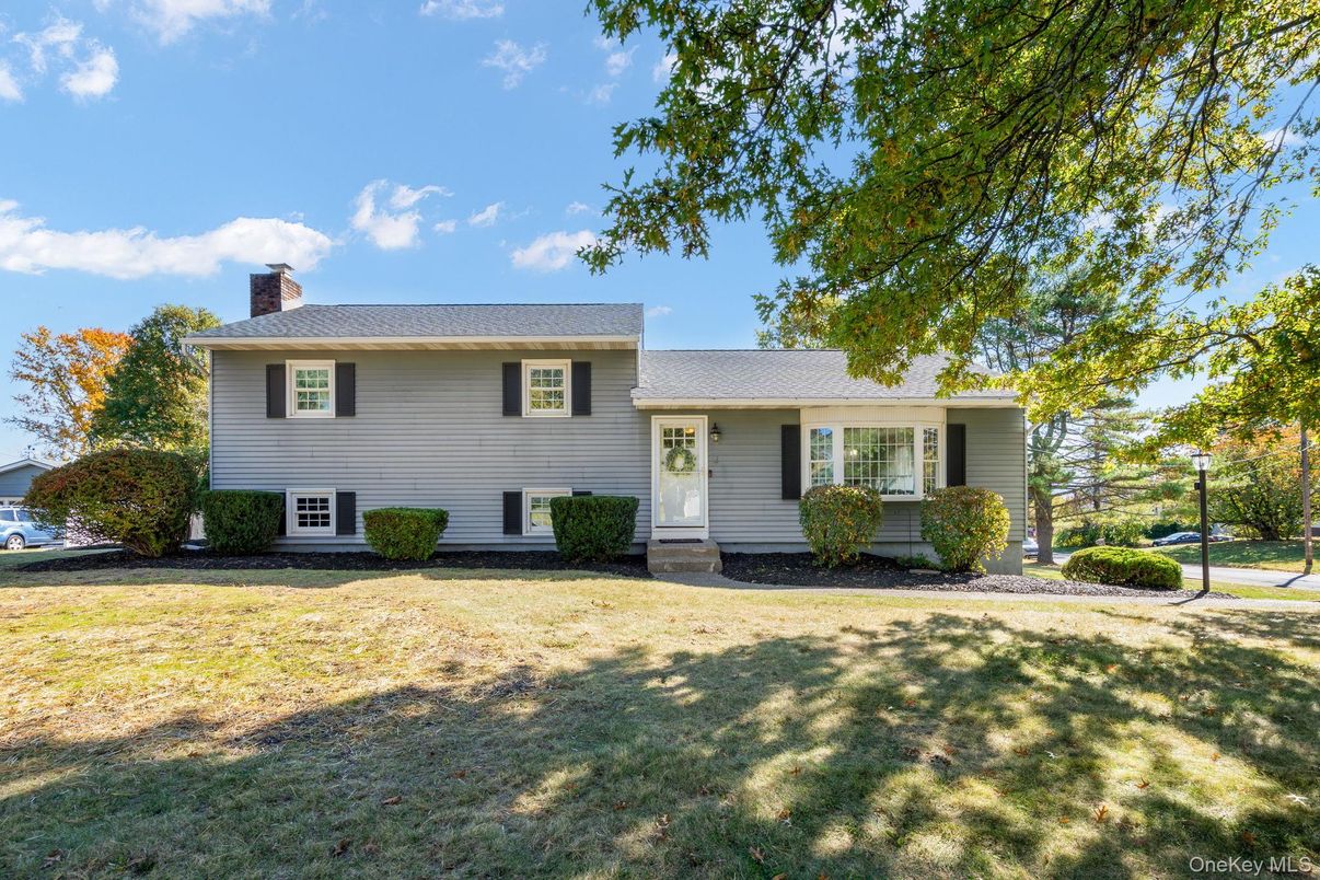 Backyard, Exterior, Facade, Split Level