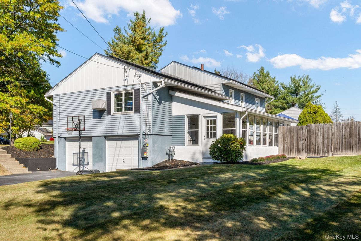 Attached, Exterior, Facade, Farmhouse