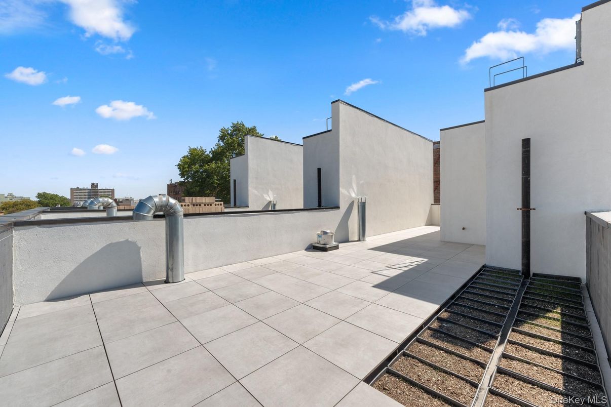Exterior, Outdoor Kitchen
