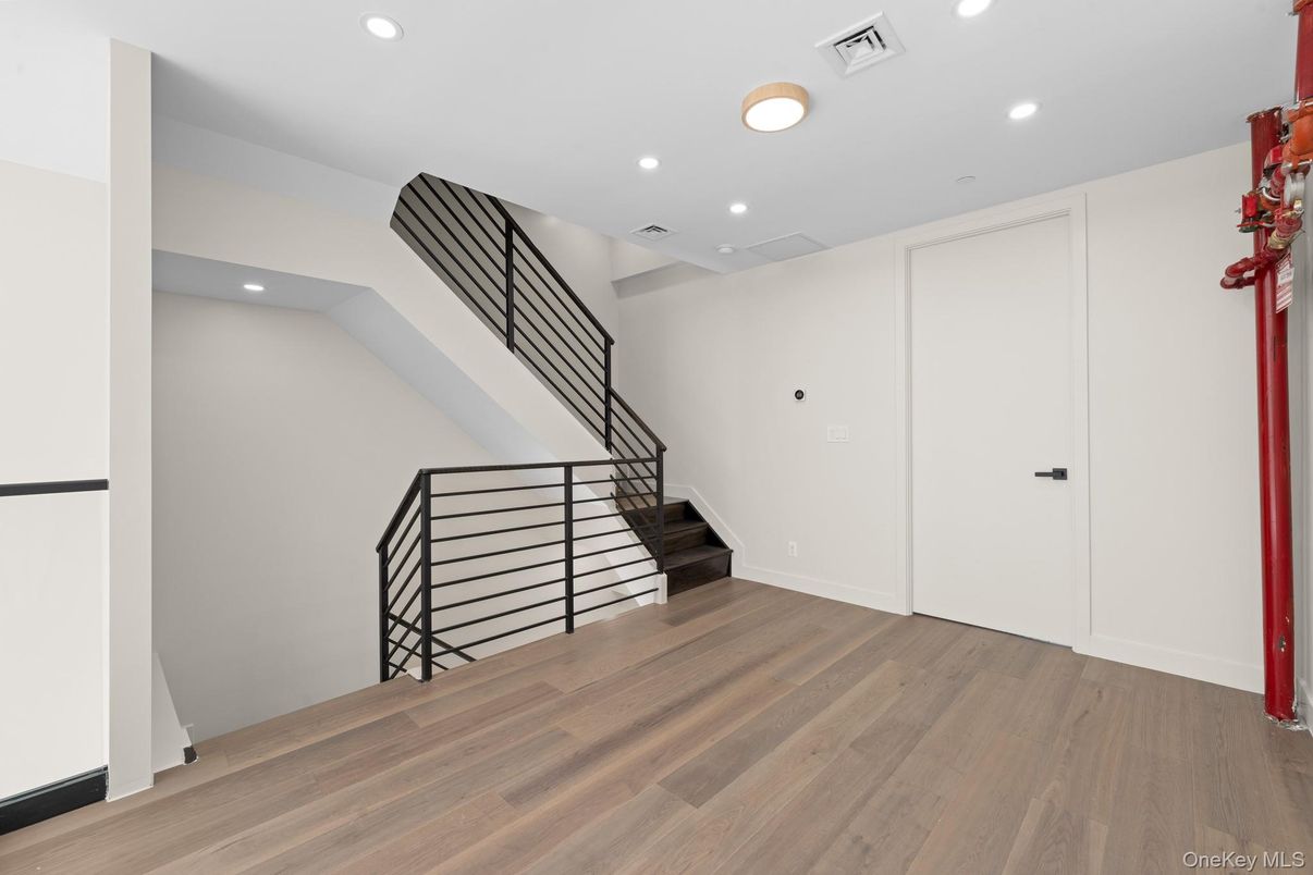Interior, Recessed Lighting, Wood Texture Flooring