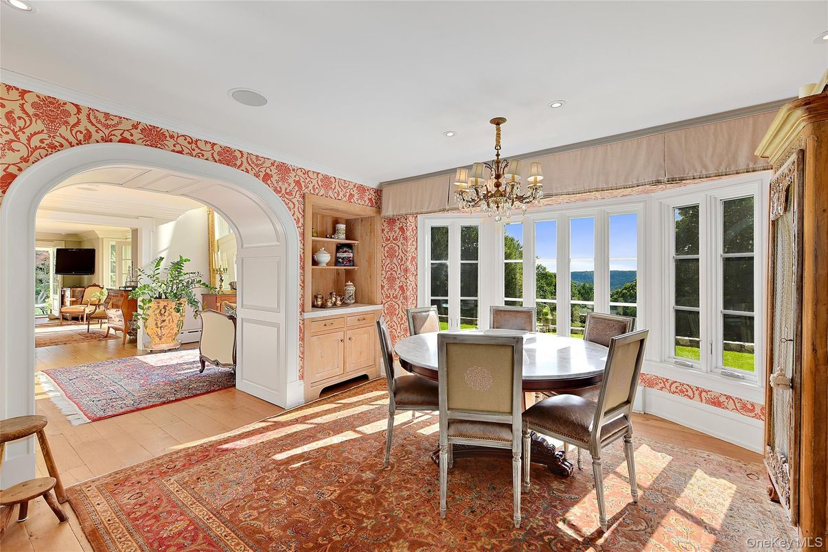 Chandelier, Dining room, Interior, Recessed Lighting, Water, Wood Texture Flooring