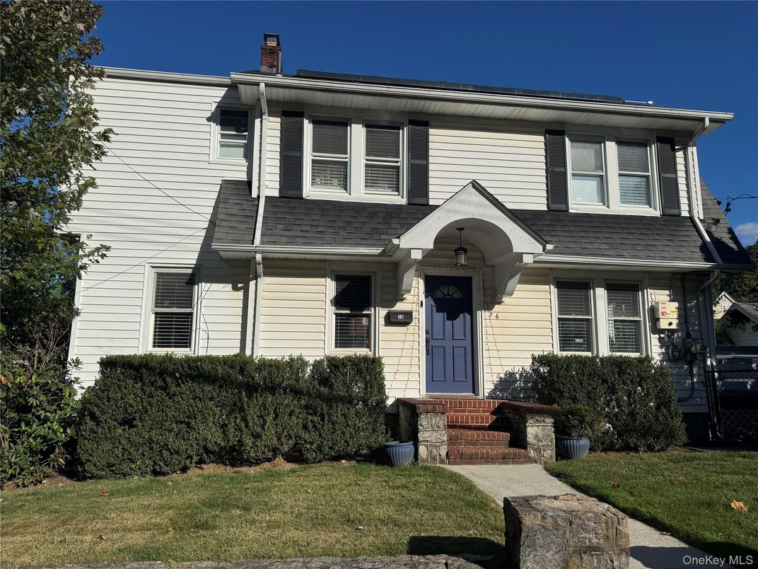 Exterior, Facade, American Foursquare