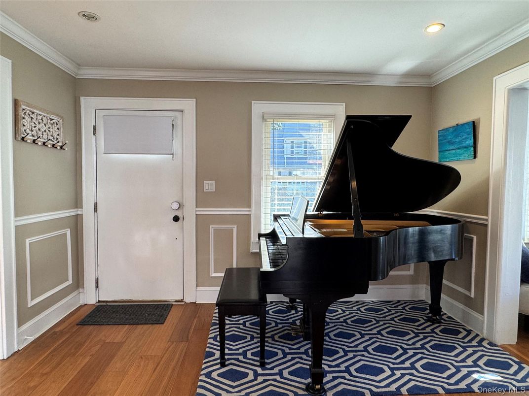 Interior, Piano, Recessed Lighting, Wood Texture Flooring
