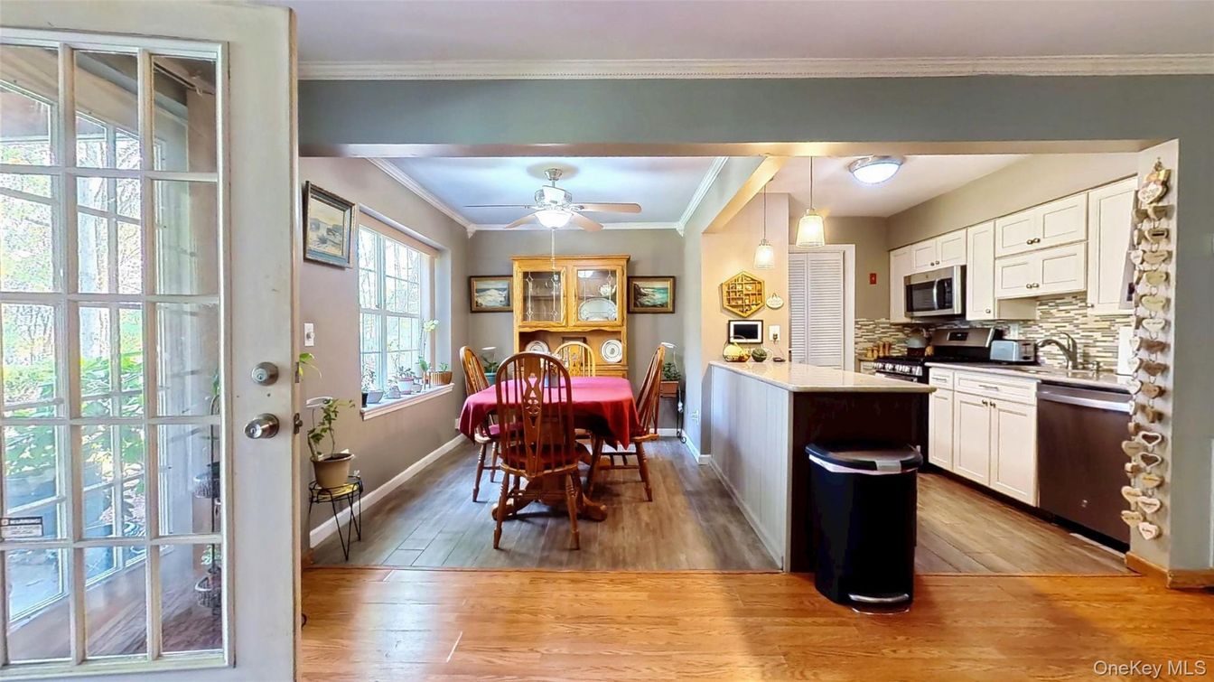 Dining room, Interior, Kitchen, Pendant Lights, Stainless Steel Appliances, Wood Texture Flooring