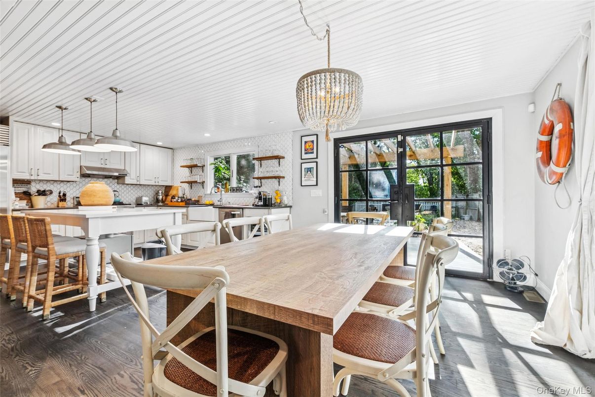 Chandelier, Dining room, Interior, Kitchen, Pendant Lights, Recessed Lighting, Wood Texture Flooring