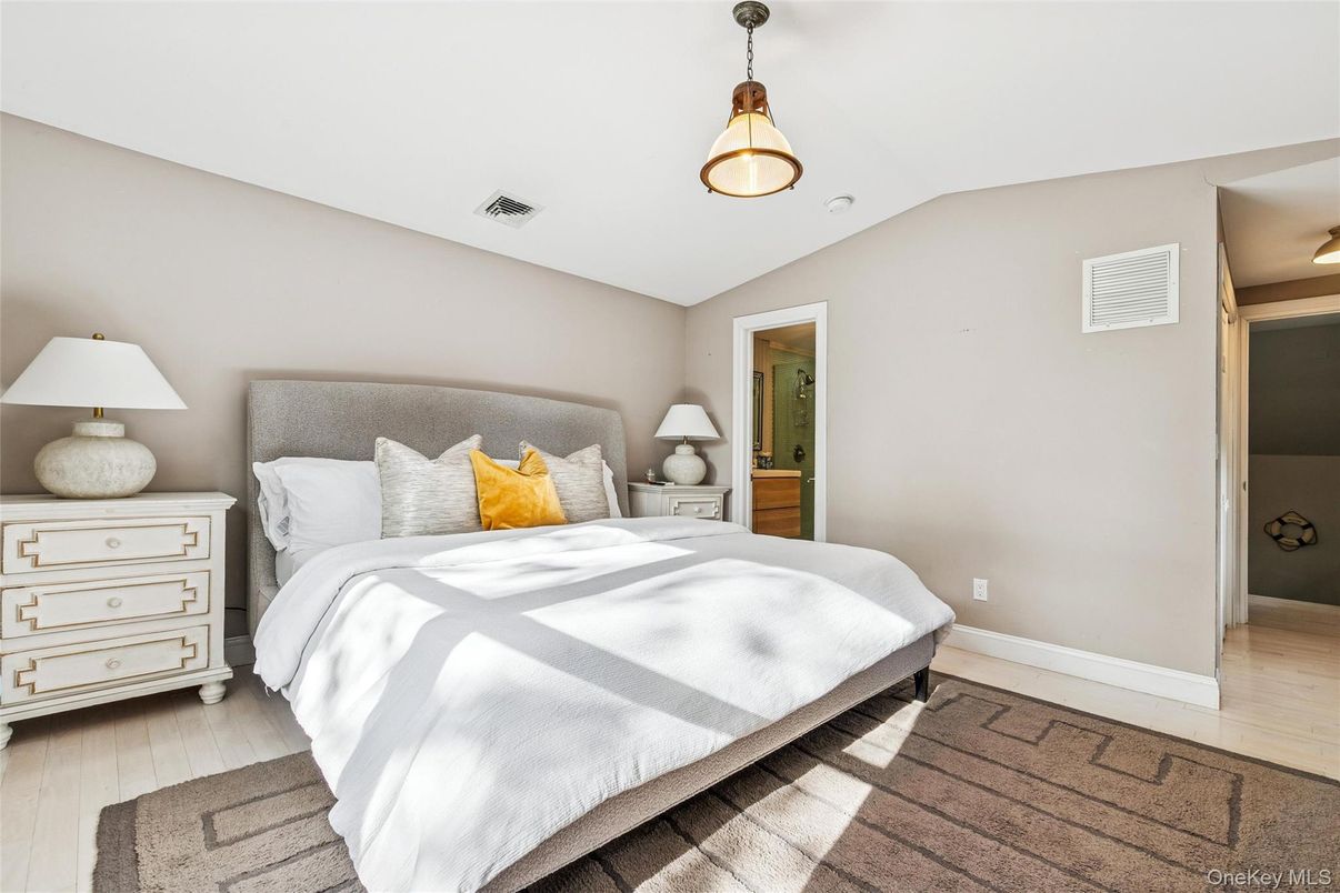 Bedroom, Interior, Pendant Lights, Wood Texture Flooring