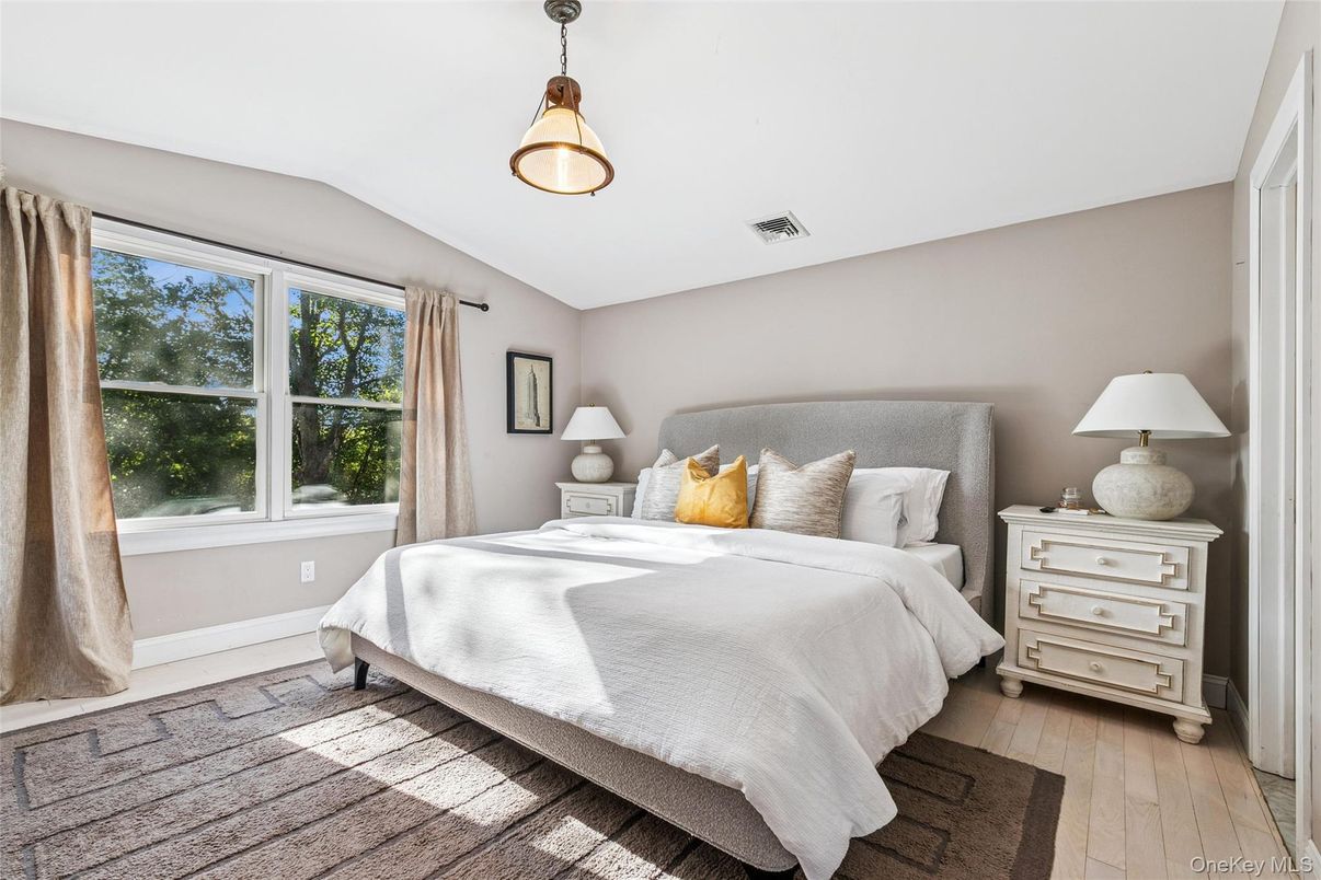 Bedroom, Interior, Pendant Lights, Wood Texture Flooring