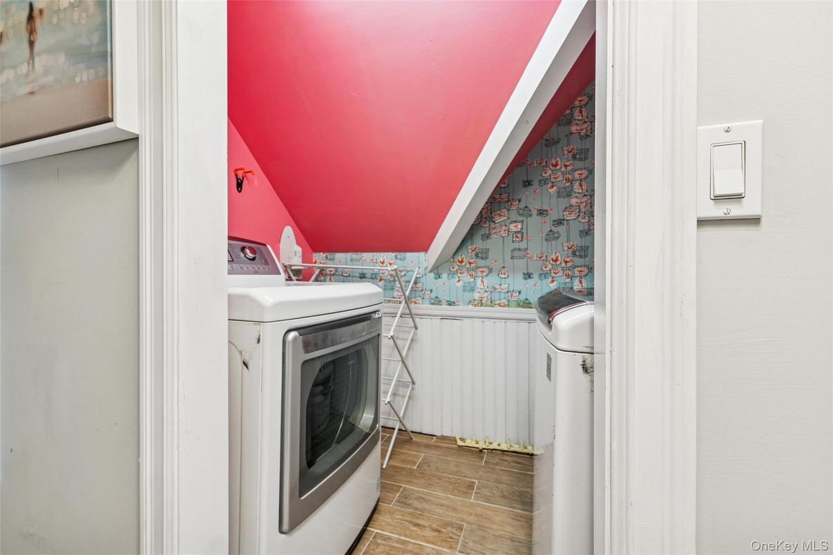 Interior, Washer, Wood Texture Flooring