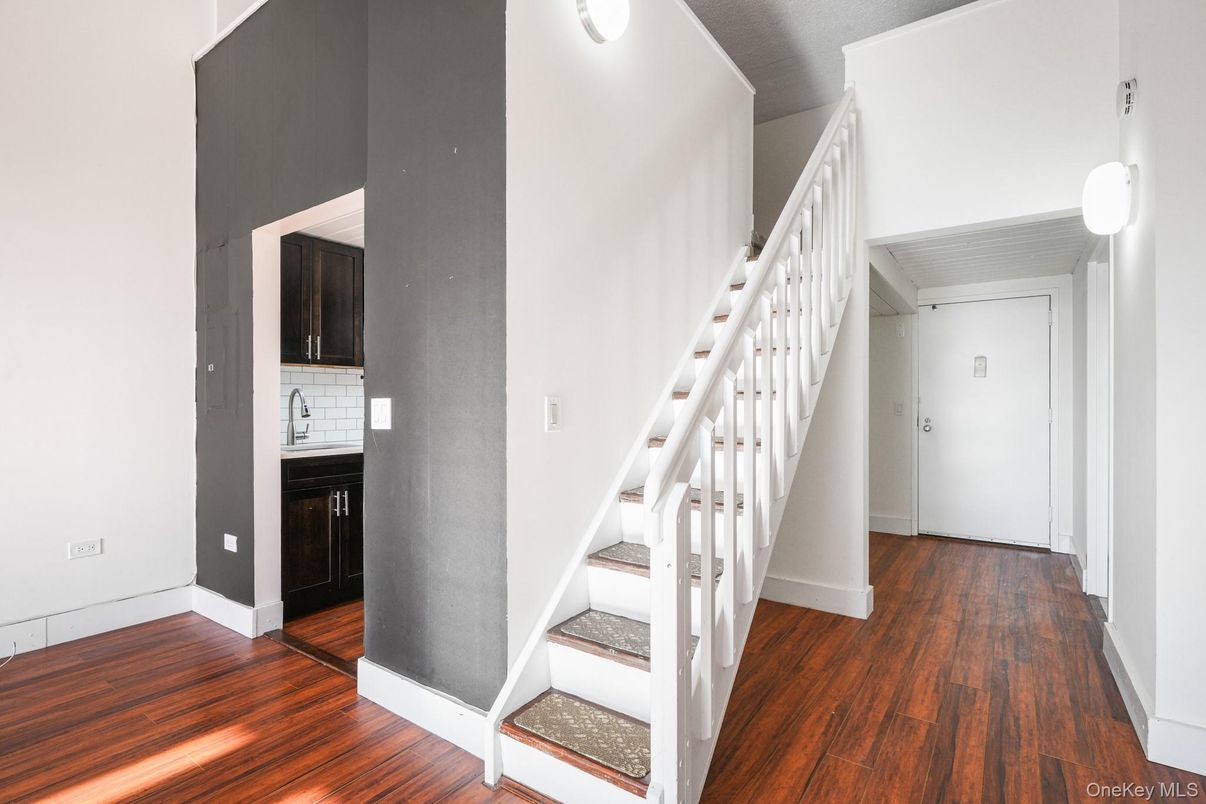 Interior, Pendant Lights, Wood Texture Flooring