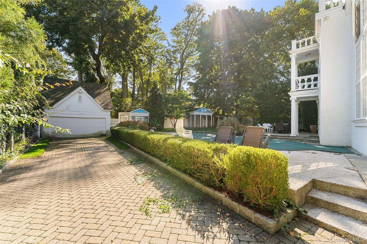 Detached Garage, Exterior